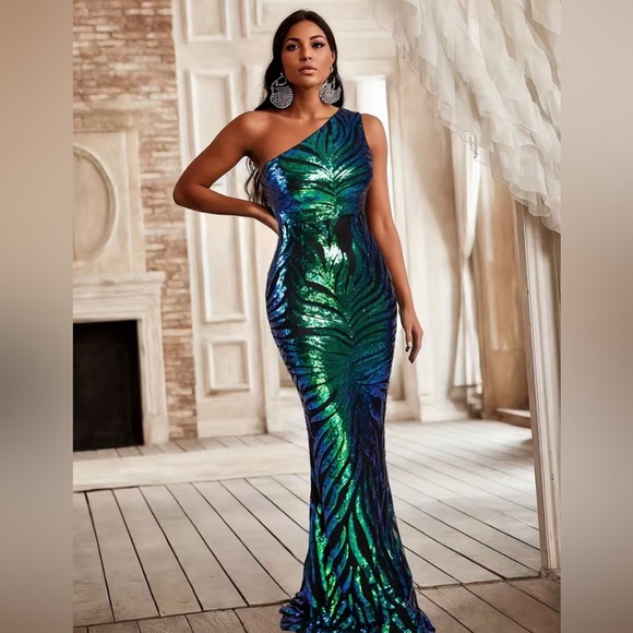 Dresses & Skirts - Green Contrast Sequin One Shoulder Maxi Prom Dress